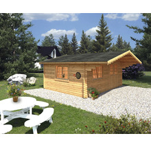 Garten mit Holzgartenhaus, Picknicktisch und Dartscheibe