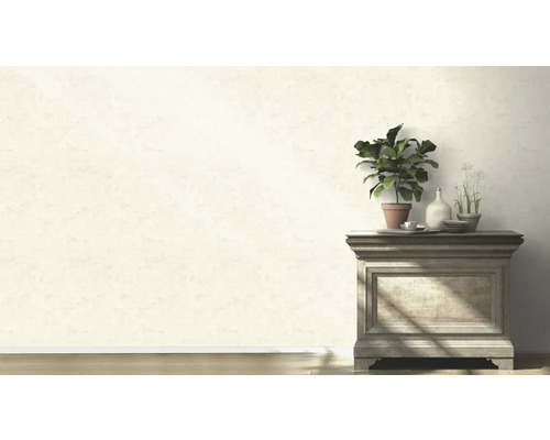Décoration murale avec décoration végétale sur commode