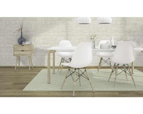 Salle à manger lumineuse avec table, chaises, buffet et tapis