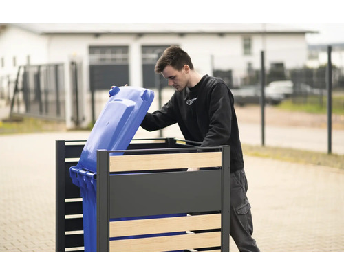 Cache-conteneur avec une personne plaçant une poubelle bleue à l''intérieur