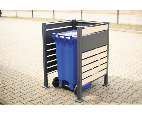Cache-conteneur avec une poubelle bleue à roulettes