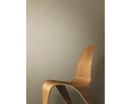 Chaise en bois avec design incurvé