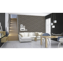 Wohnzimmer mit Sofa, Esstisch und Treppe