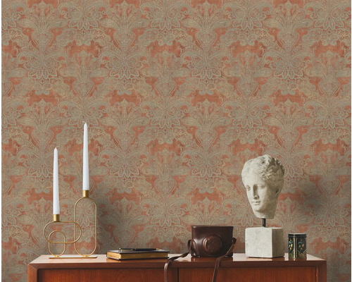 Chambre décorative avec papier peint à motifs de style classique