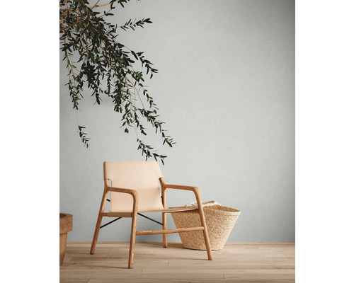 Scène d''ameublement avec fauteuil, panier et décoration