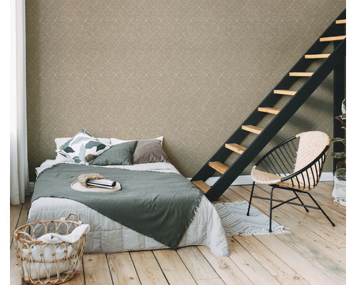 Chambre à coucher avec lit, échelle et papier peint à motifs