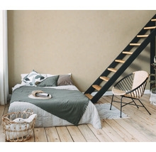 Chambre avec lit, échelle, panier et chaise