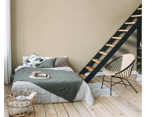 Chambre avec lit, échelle, panier et chaise