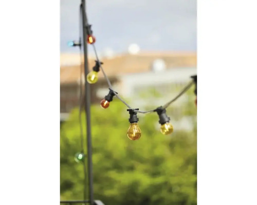 Lichterkette mit bunten Glühbirnen für den Aussenbereich