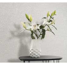 Lys dans un vase sur une table