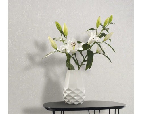 Lys dans un vase sur une table