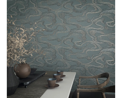 Papier peint avec motif ondulé de style japonais sur un mur