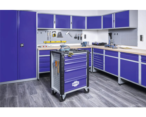 Atelier avec armoires d''atelier, établi et servante d''atelier