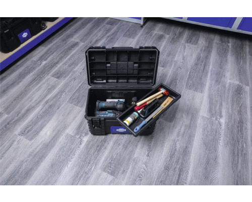 Boîte à outils ouverte avec outils