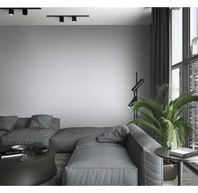 Salon avec canapé modulable, lampadaire et spots sur rail
