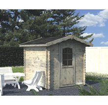 Scène de jardin avec une cabane de jardin en bois avec porte et fenêtres ainsi que du mobilier de jardin.