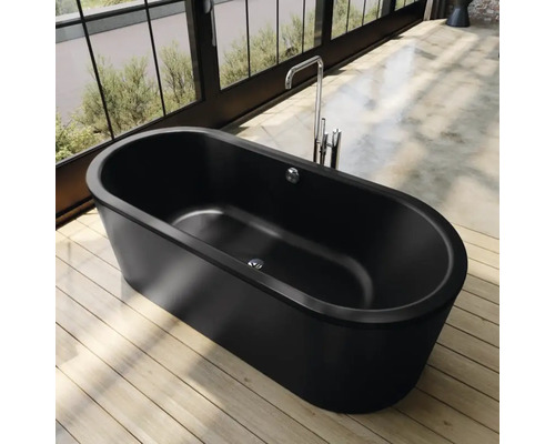 Baignoire îlot noire avec robinetterie devant la fenêtre