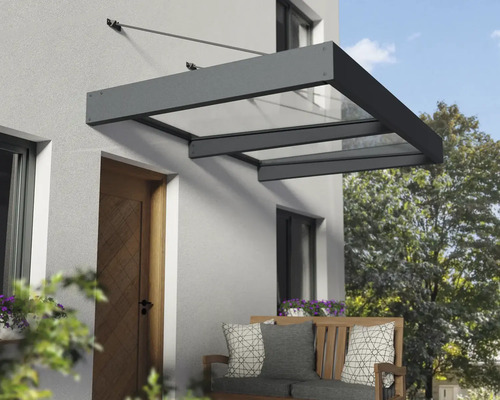 Auvent en verre et métal à l''entrée de la maison