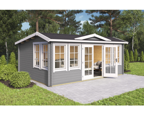 Gartenhaus Outdoor Life Balmoral 44 inkl. Fussboden 570 x 421,3 cm lichtgrau Graues Gartenhaus mit Fenstern und Doppeltür auf einer gepflasterten Fläche