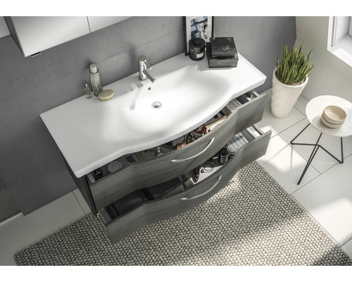 Meuble sous-vasque avec tiroirs ouverts et lavabo dans la salle de bains.