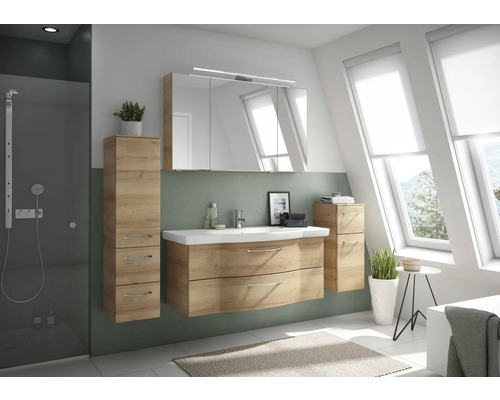 Salle de bain avec meuble-lavabo, armoire de toilette, armoire haute et douche