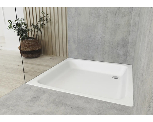 Eckige Duschwanne aus Acryl im Badezimmer