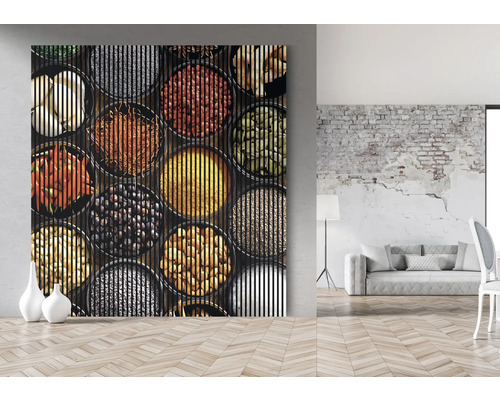 Panneau mural avec motif d''épices dans un appartement.