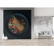 Dekoratives Wandpaneel mit Speisemotiv in einem modernen Wohnraum.