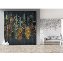 Panneau mural avec motif d''épices dans un appartement aménagé moderne.