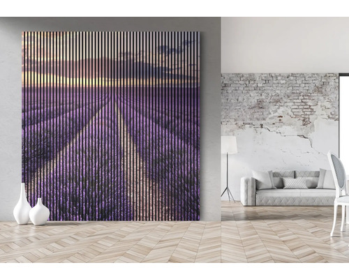 Panneau mural avec motif de champ de lavande dans un salon moderne