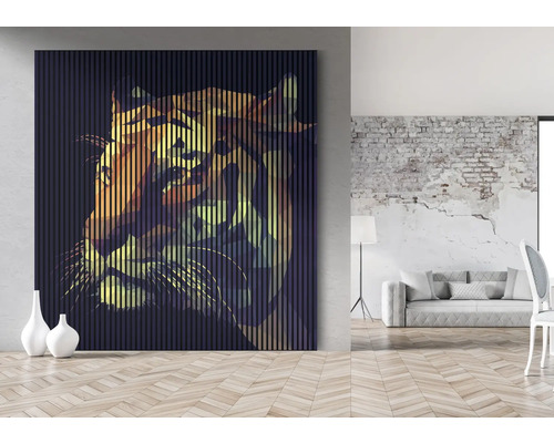 Panneau décoratif avec motif de tigre dans une pièce à vivre