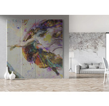 Dekorative Wandpaneele mit abstraktem Design in einem hellen Wohnzimmer.