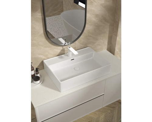 Modernes Badezimmer mit Aufsatzwaschbecken, Armatur, Spiegel und Unterschrank