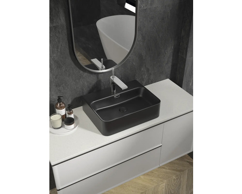 Salle de bains moderne avec vasque à poser noire, meuble sous-lavabo et miroir