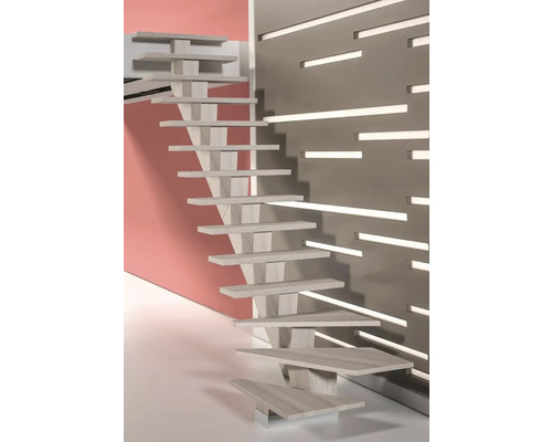 Freitragende Treppe aus Holz mit Metallverstärkung