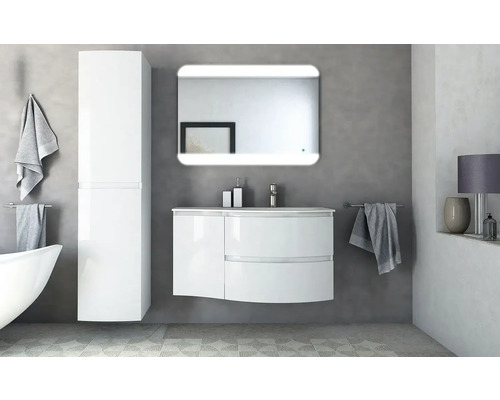 Salle de bains moderne avec lavabo blanc, armoire de toilette et armoire haute pour accessoires et équipements de salle de bains.