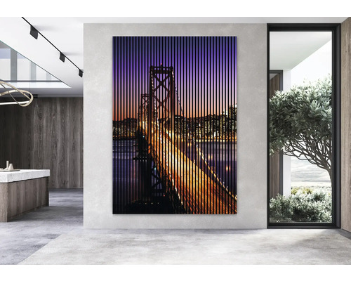 Image murale décorative avec motif de pont dans un espace de vie moderne