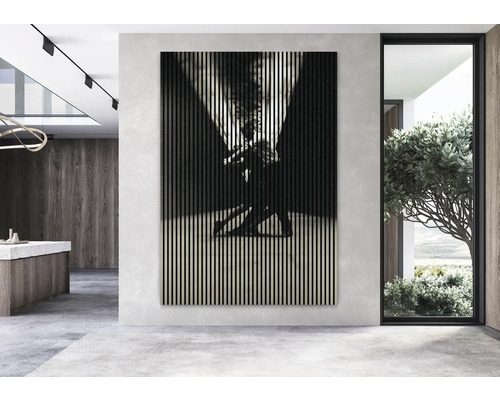 Intérieur avec panneau acoustique au mur représentant un couple de danseurs