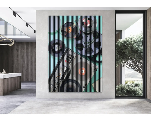 Image murale décorative avec des motifs musicaux dans un espace de vie moderne.