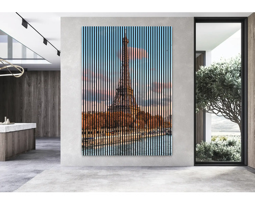 Panneau mural décoratif avec un motif de la Tour Eiffel mis en valeur par des lignes verticales.