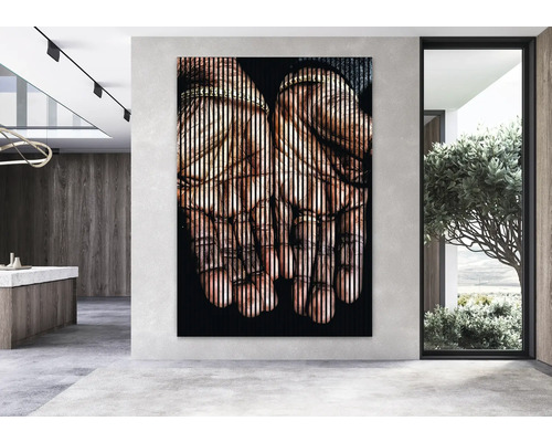 Image murale décorative avec des mains dans une pièce moderne