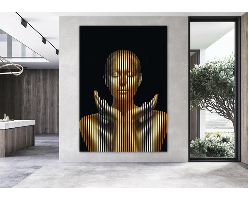 Image murale décorative avec un motif de femme dorée abstraite dans un espace moderne