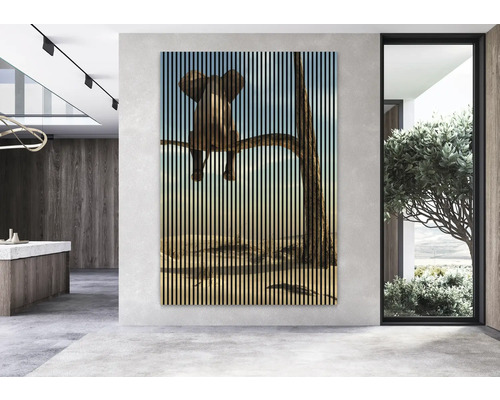 Image murale avec un éléphant sur une branche dans une pièce meublée moderne