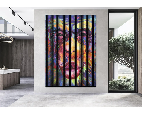 Panneau mural décoratif avec motif de singe coloré dans un espace moderne.