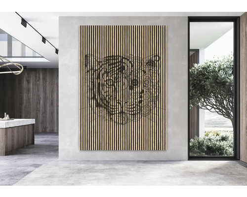 Image d''une pièce avec un panneau acoustique au mur, représentant un motif animalier.