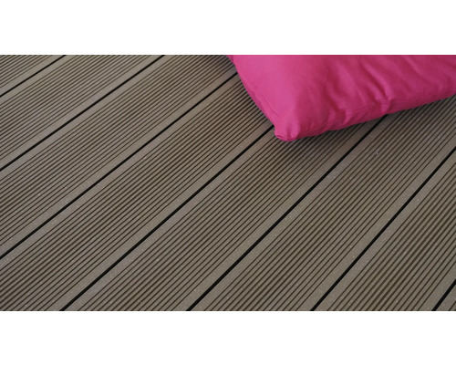 Lames de terrasse avec structure rainurée et coussin