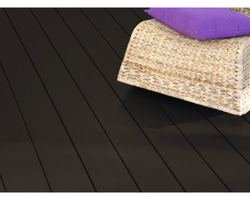 Lames de terrasse en bois avec coin salon et coussin
