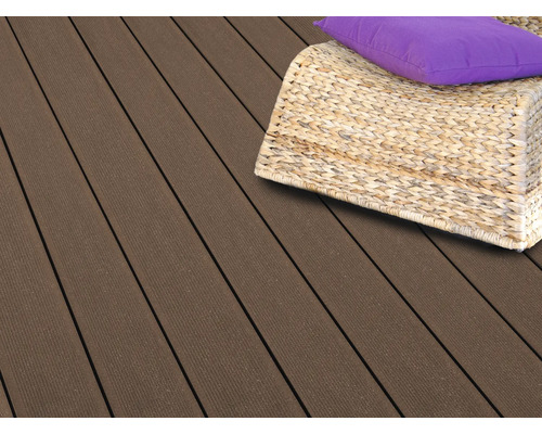 Lames de terrasse en composite bois avec siège et coussin