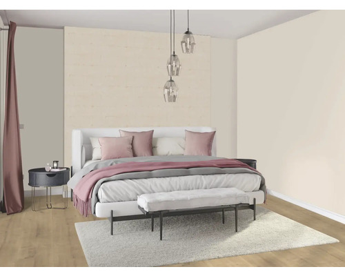 Chambre avec lit, table de chevet, banc, tapis et suspensions