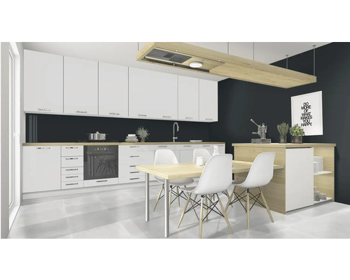 Cuisine claire avec table à manger et chaises